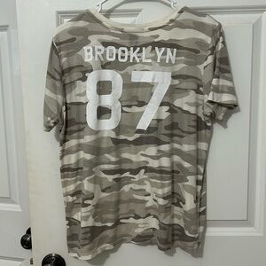 Forever 21 Camouflage Tee size large Gray and White short sleeve crewneck